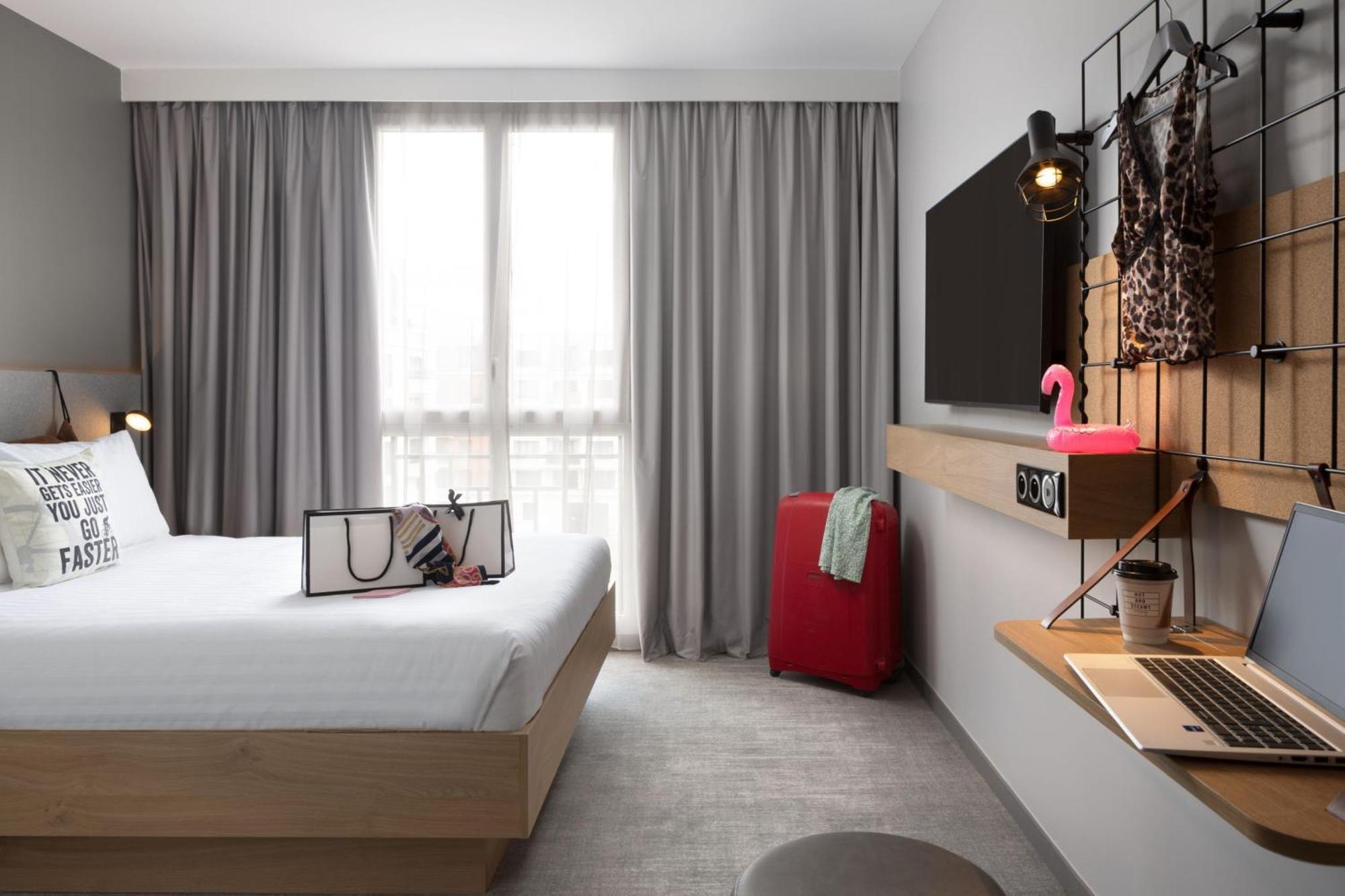 Moxy Paris 克拉马 外观 照片