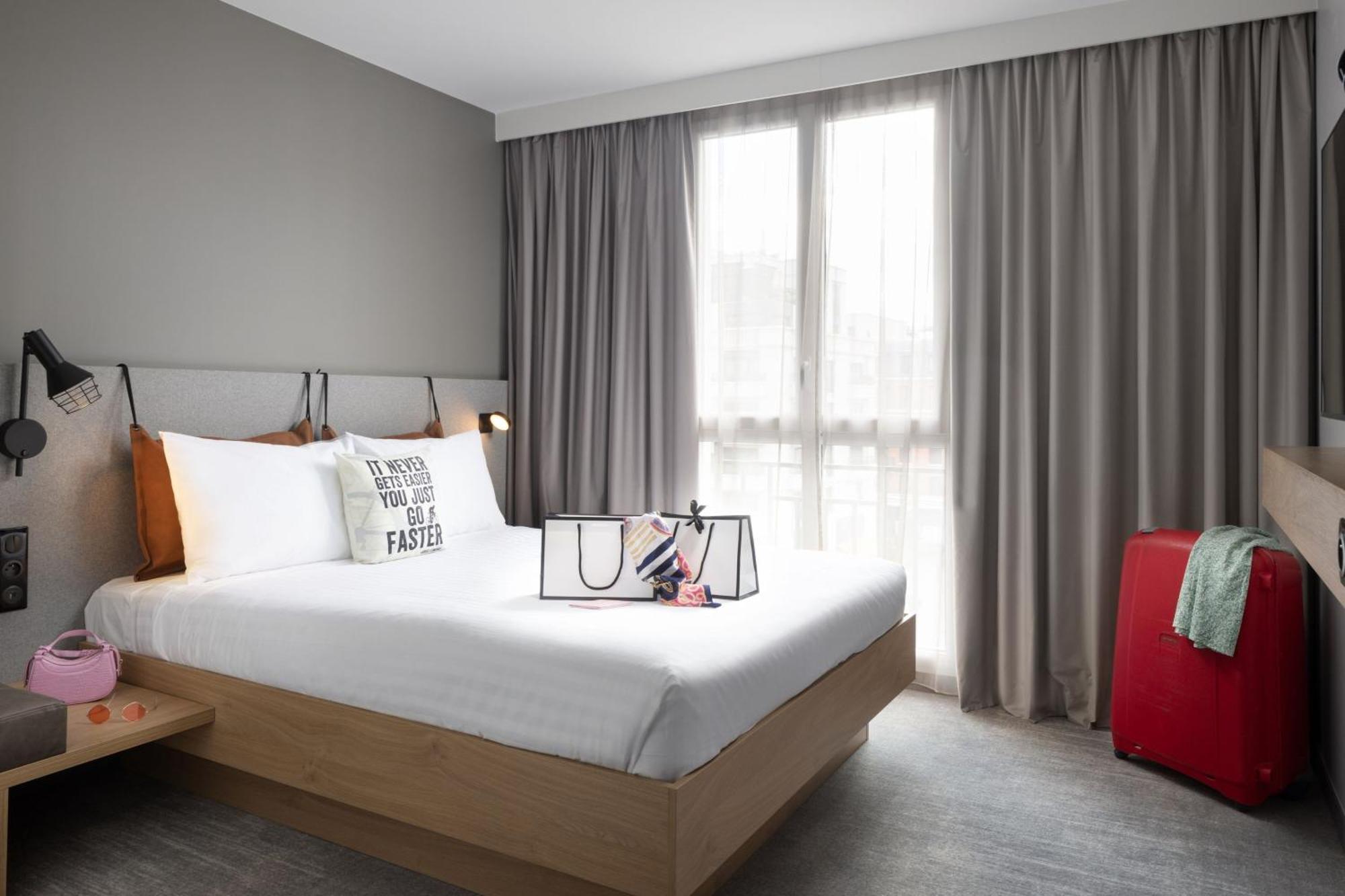 Moxy Paris 克拉马 外观 照片