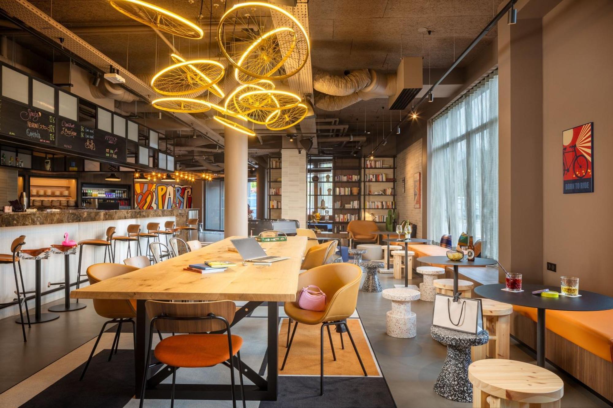 Moxy Paris 克拉马 外观 照片