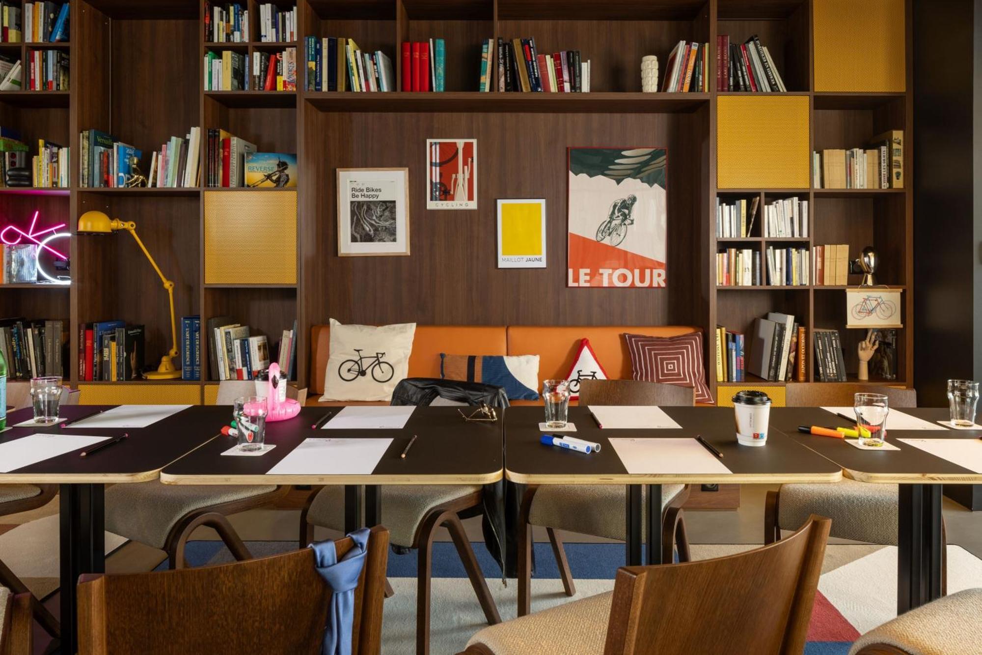 Moxy Paris 克拉马 外观 照片