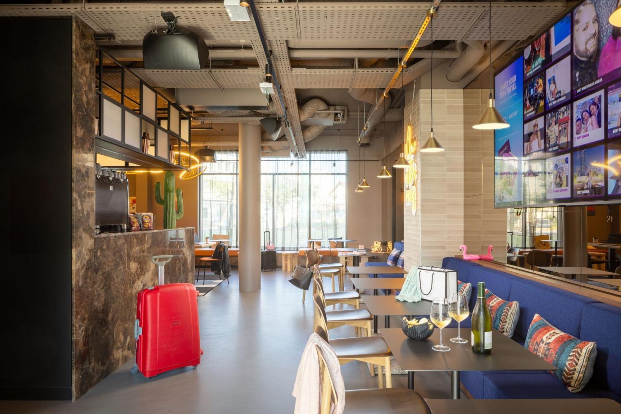 Moxy Paris 克拉马 外观 照片