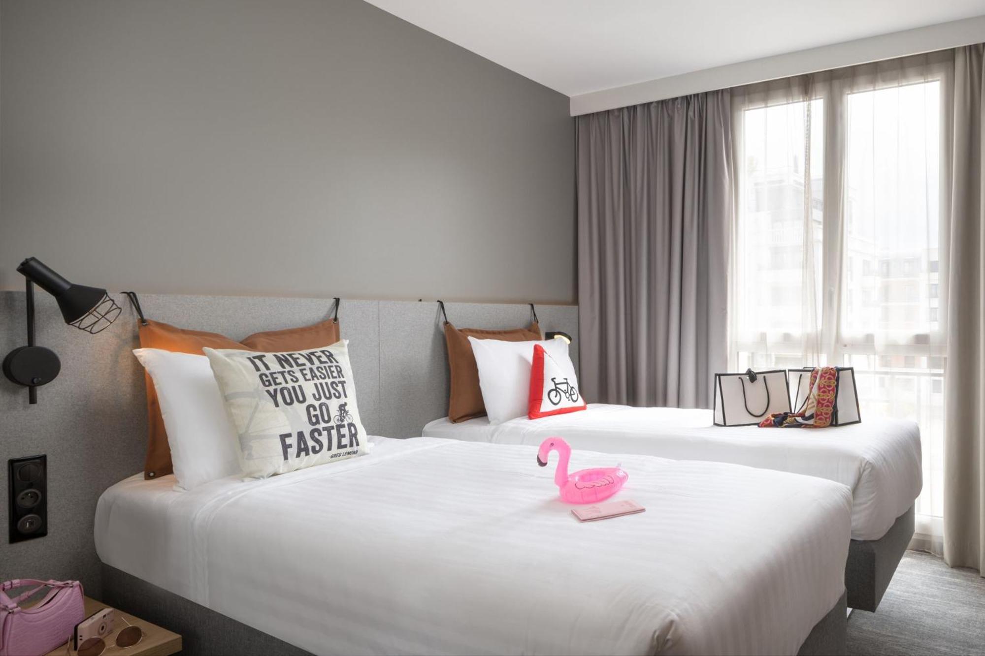 Moxy Paris 克拉马 外观 照片