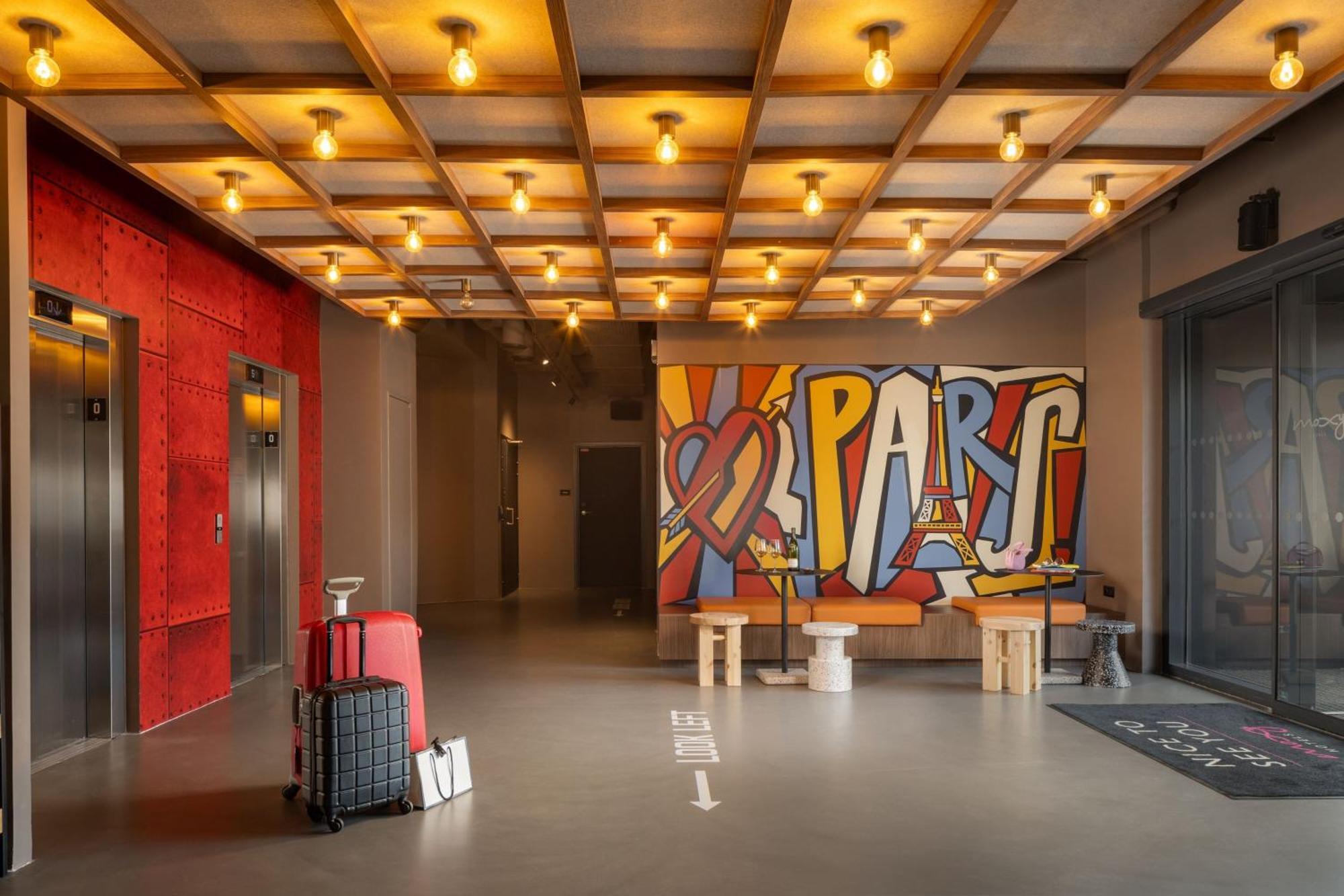 Moxy Paris 克拉马 外观 照片