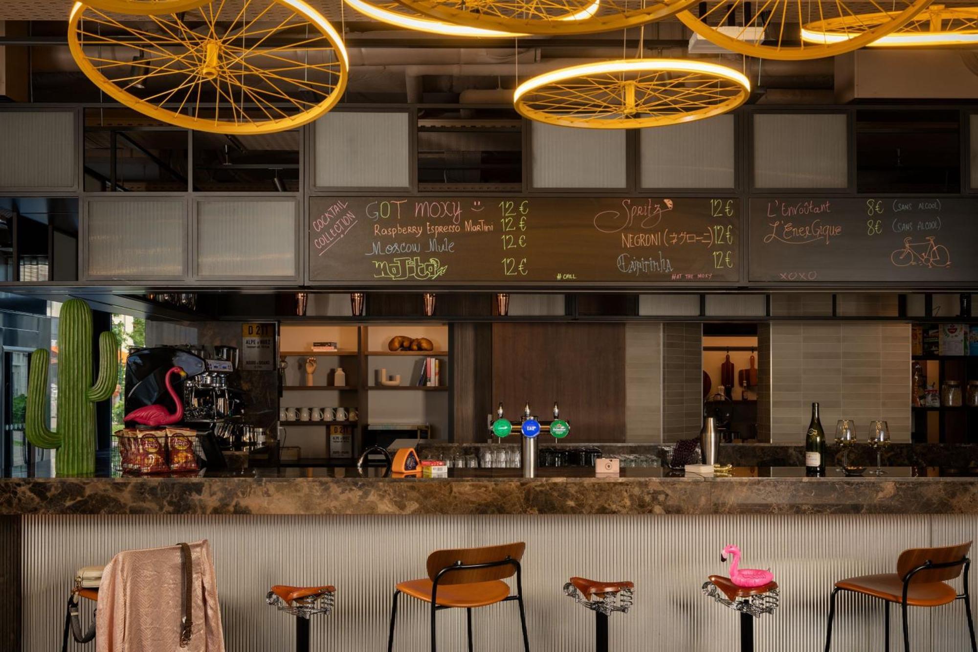 Moxy Paris 克拉马 外观 照片