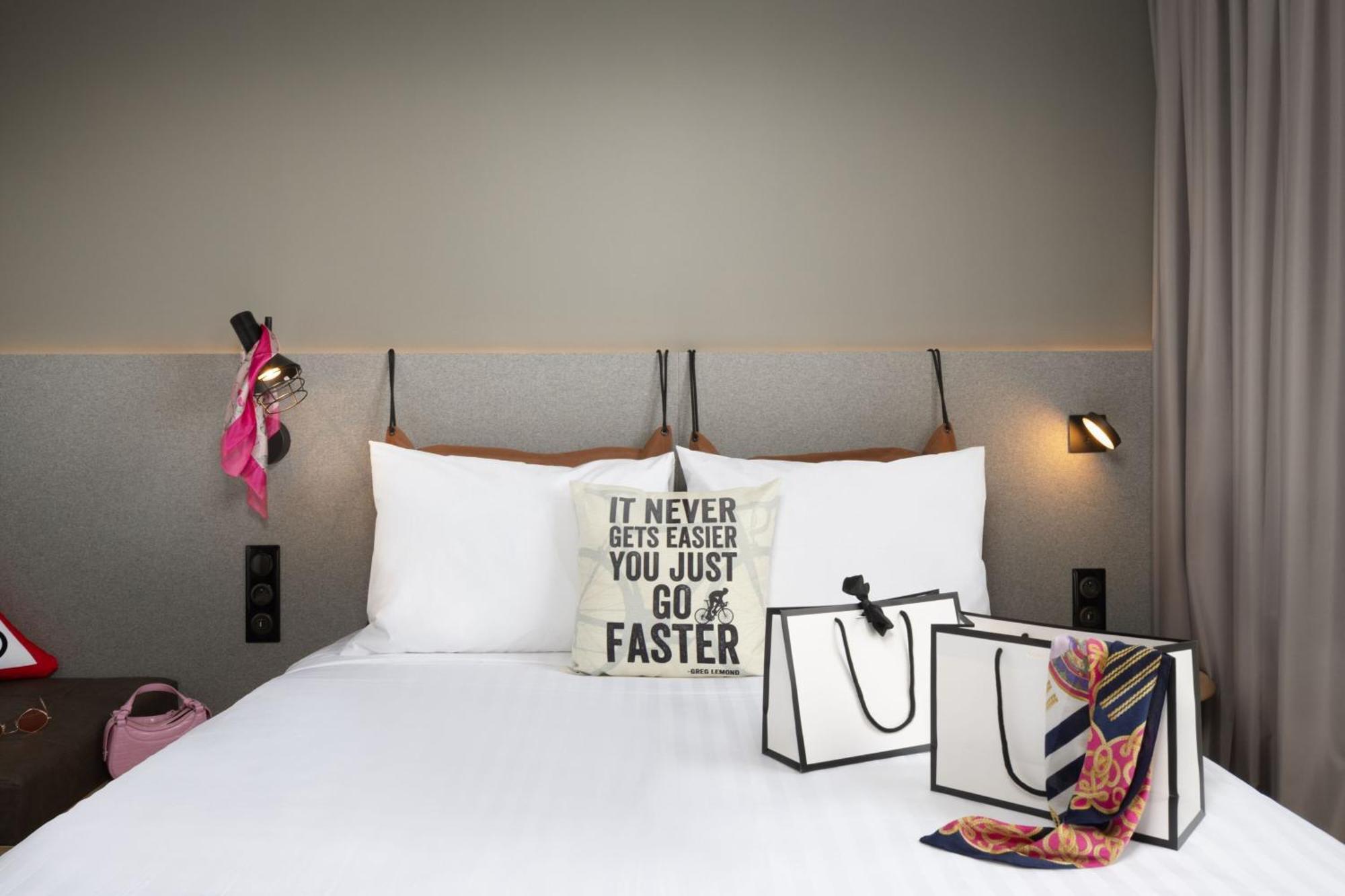 Moxy Paris 克拉马 外观 照片