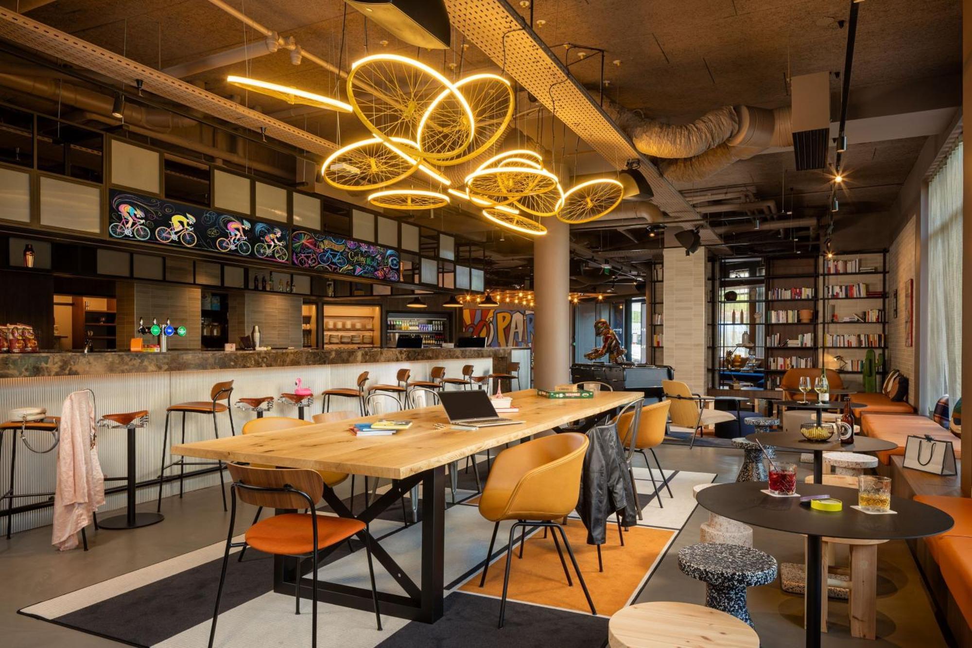 Moxy Paris 克拉马 外观 照片