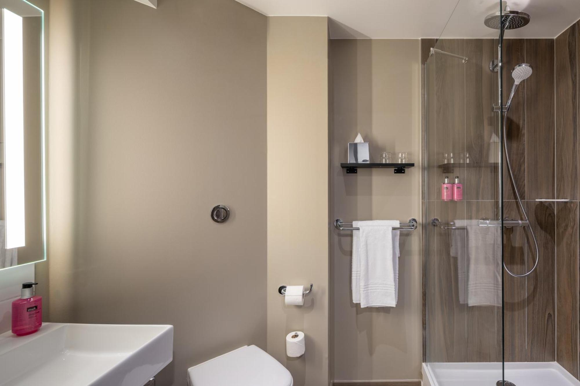 Moxy Paris 克拉马 外观 照片