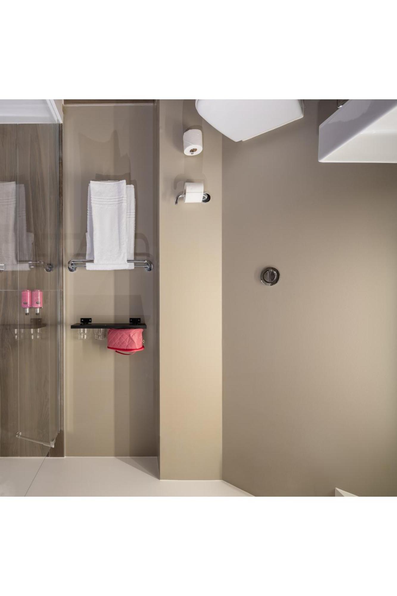 Moxy Paris 克拉马 外观 照片
